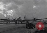 Standbild B-29 Bomber take off Saipan Nördliche Marianen, 1944, aus Sekunde 37 historischem Filmmaterial Videoclip 65675036242