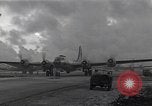 Standbild B-29 Bomber take off Saipan Nördliche Marianen, 1944, aus Sekunde 38 historischem Filmmaterial Videoclip 65675036242
