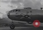 Standbild B-29 Bomber take off Saipan Nördliche Marianen, 1944, aus Sekunde 45 historischem Filmmaterial Videoclip 65675036242