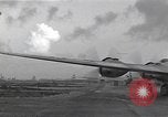 Standbild B-29 Bomber take off Saipan Nördliche Marianen, 1944, aus Sekunde 62 historischem Filmmaterial Videoclip 65675036242
