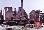 Standbild Zerstörte Gebäude aus der Schlacht um Berlin Berlin Deutschland, 1945, aus Sekunde 12 historischem Filmmaterial Videoclip 65675036257