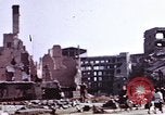 Standbild Zerstörte Gebäude aus der Schlacht um Berlin Berlin Deutschland, 1945, aus Sekunde 14 historischem Filmmaterial Videoclip 65675036257