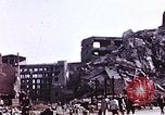 Standbild Zerstörte Gebäude aus der Schlacht um Berlin Berlin Deutschland, 1945, aus Sekunde 16 historischem Filmmaterial Videoclip 65675036257