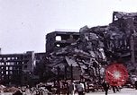 Standbild Zerstörte Gebäude aus der Schlacht um Berlin Berlin Deutschland, 1945, aus Sekunde 17 historischem Filmmaterial Videoclip 65675036257