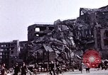 Standbild Zerstörte Gebäude aus der Schlacht um Berlin Berlin Deutschland, 1945, aus Sekunde 24 historischem Filmmaterial Videoclip 65675036257