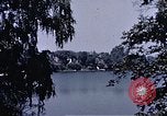 Immagine di Case e lago Gribnitz Berlino Germania, 1945, secondo 22 filmato di repertorio 65675036263
