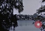 Immagine di Case e lago Gribnitz Berlino Germania, 1945, secondo 24 filmato di repertorio 65675036263
