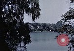 Immagine di Case e lago Gribnitz Berlino Germania, 1945, secondo 25 filmato di repertorio 65675036263