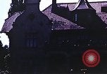 Immagine di La piccola casa bianca Berlino Germania, 1945, secondo 36 filmato di repertorio 65675036264
