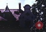 Immagine di La piccola casa bianca Berlino Germania, 1945, secondo 40 filmato di repertorio 65675036264
