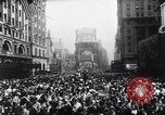 Image Célébration du Jour de la victoire à reddition du Japon New York City USA, 1945, de la seconde 52 séquences d'archives historiques vidéo 65675036267