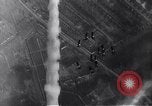 Standbild Bombenangriffe der Alliierten in Deutschland Deutschland, 1944, aus Sekunde 32 historischem Filmmaterial Videoclip 65675036272
