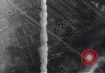 Standbild Bombenangriffe der Alliierten in Deutschland Deutschland, 1944, aus Sekunde 33 historischem Filmmaterial Videoclip 65675036272