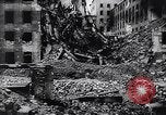 Standbild Völlige Zerstörung in Deutschland von den alliierten Bombenangriffe Deutschland, 1945, aus Sekunde 42 historischem Filmmaterial Videoclip 65675036273
