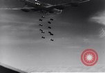 Standbild Bombardierung durch die alliierten Bomber Deutschland, 1945, aus Sekunde 12 historischem Filmmaterial Videoclip 65675036274