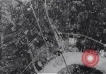 Standbild Bombardierung durch die alliierten Bomber Deutschland, 1945, aus Sekunde 15 historischem Filmmaterial Videoclip 65675036274