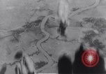 Standbild Bombardierung durch die alliierten Bomber Deutschland, 1945, aus Sekunde 27 historischem Filmmaterial Videoclip 65675036274