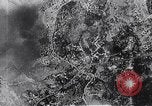 Standbild Bombardierung durch die alliierten Bomber Deutschland, 1945, aus Sekunde 32 historischem Filmmaterial Videoclip 65675036274