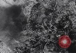 Standbild Bombardierung durch die alliierten Bomber Deutschland, 1945, aus Sekunde 33 historischem Filmmaterial Videoclip 65675036274