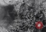 Standbild Bombardierung durch die alliierten Bomber Deutschland, 1945, aus Sekunde 34 historischem Filmmaterial Videoclip 65675036274