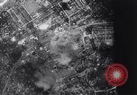 Standbild Bombardierung durch die alliierten Bomber Deutschland, 1945, aus Sekunde 39 historischem Filmmaterial Videoclip 65675036274