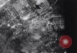 Standbild Bombardierung durch die alliierten Bomber Deutschland, 1945, aus Sekunde 40 historischem Filmmaterial Videoclip 65675036274
