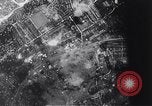Standbild Bombardierung durch die alliierten Bomber Deutschland, 1945, aus Sekunde 41 historischem Filmmaterial Videoclip 65675036274