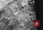 Standbild Bombardierung durch die alliierten Bomber Deutschland, 1945, aus Sekunde 42 historischem Filmmaterial Videoclip 65675036274