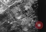Standbild Bombardierung durch die alliierten Bomber Deutschland, 1945, aus Sekunde 44 historischem Filmmaterial Videoclip 65675036274