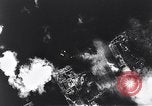 Standbild Bombardierung durch die alliierten Bomber Deutschland, 1945, aus Sekunde 47 historischem Filmmaterial Videoclip 65675036274