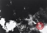 Standbild Bombardierung durch die alliierten Bomber Deutschland, 1945, aus Sekunde 48 historischem Filmmaterial Videoclip 65675036274
