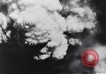 Standbild Bombardierung durch die alliierten Bomber Deutschland, 1945, aus Sekunde 58 historischem Filmmaterial Videoclip 65675036274