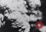 Standbild Bombardierung durch die alliierten Bomber Deutschland, 1945, aus Sekunde 62 historischem Filmmaterial Videoclip 65675036274