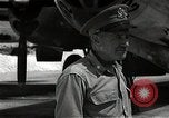 Standbild General Thomas Farrell F Insel Tinian Marianen, 1945, aus Sekunde 6 historischem Filmmaterial Videoclip 65675036276