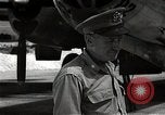 Standbild General Thomas Farrell F Insel Tinian Marianen, 1945, aus Sekunde 16 historischem Filmmaterial Videoclip 65675036276