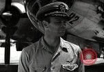 Image le commandant Frederick Ashworth de Bockscar Tinian île Îles Mariannes, 1945, de la seconde 5 séquences d'archives historiques vidéo 65675036279