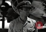 Image le commandant Frederick Ashworth de Bockscar Tinian île Îles Mariannes, 1945, de la seconde 8 séquences d'archives historiques vidéo 65675036279