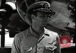 Image le commandant Frederick Ashworth de Bockscar Tinian île Îles Mariannes, 1945, de la seconde 17 séquences d'archives historiques vidéo 65675036279