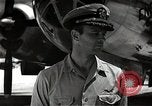 Image le commandant Frederick Ashworth de Bockscar Tinian île Îles Mariannes, 1945, de la seconde 19 séquences d'archives historiques vidéo 65675036279