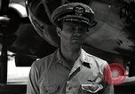 Image le commandant Frederick Ashworth de Bockscar Tinian île Îles Mariannes, 1945, de la seconde 40 séquences d'archives historiques vidéo 65675036279