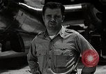Image Major Charles Sweeney Tinian île Îles Mariannes, 1945, de la seconde 26 séquences d'archives historiques vidéo 65675036281