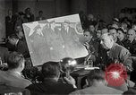 Standbild Schine Fotos bei Army-McCarthy Anhörungen United States USA, 1954, aus Sekunde 8 historischem Filmmaterial Videoclip 65675036293