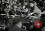 Standbild Schine Fotos bei Army-McCarthy Anhörungen United States USA, 1954, aus Sekunde 17 historischem Filmmaterial Videoclip 65675036293