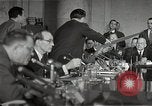 Standbild Schine Fotos bei Army-McCarthy Anhörungen United States USA, 1954, aus Sekunde 20 historischem Filmmaterial Videoclip 65675036293