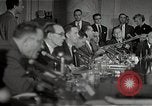Standbild Schine Fotos bei Army-McCarthy Anhörungen United States USA, 1954, aus Sekunde 27 historischem Filmmaterial Videoclip 65675036293