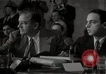 Standbild Schine Fotos bei Army-McCarthy Anhörungen United States USA, 1954, aus Sekunde 38 historischem Filmmaterial Videoclip 65675036293