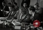 Standbild Schine Fotos bei Army-McCarthy Anhörungen United States USA, 1954, aus Sekunde 45 historischem Filmmaterial Videoclip 65675036293