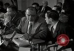 Standbild Schine Fotos bei Army-McCarthy Anhörungen United States USA, 1954, aus Sekunde 50 historischem Filmmaterial Videoclip 65675036293