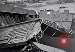 Standbild zerstörten amphibischen Handwerk Iwo Jima, 1945, aus Sekunde 18 historischem Filmmaterial Videoclip 65675036298