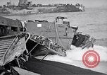 Standbild zerstörten amphibischen Handwerk Iwo Jima, 1945, aus Sekunde 26 historischem Filmmaterial Videoclip 65675036298
